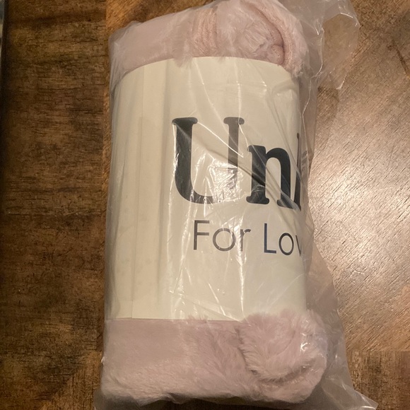 Lil’ Marsh Rosy Baby Blush Pink Unhide Blanket - Picture 2 of 5